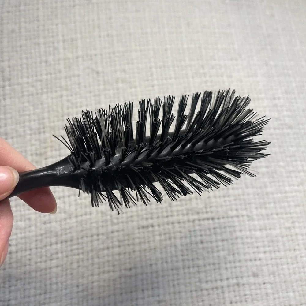 Vintage Hair Brush DeTangle v7 Black 7 Row‎ Plastic Bristle Round Brush USED